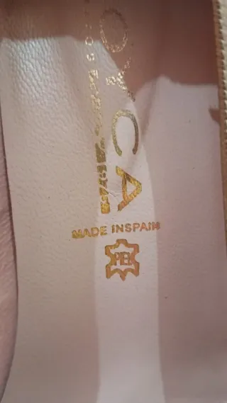 Zapatos de cuña beige