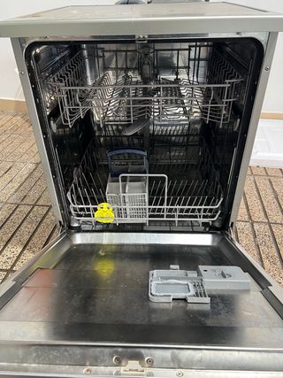 Lavavajillas KROMs no tiene todavía los 2 años