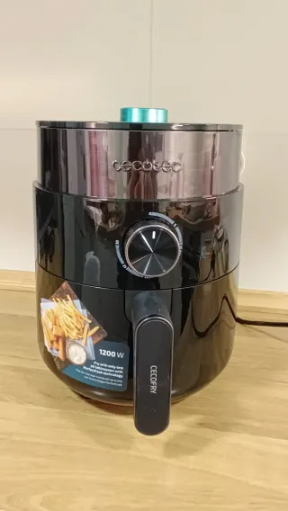 Freidora de aire Cecotec.