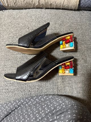 Zapatos tacón negros con pedrería talla 38 nuevos