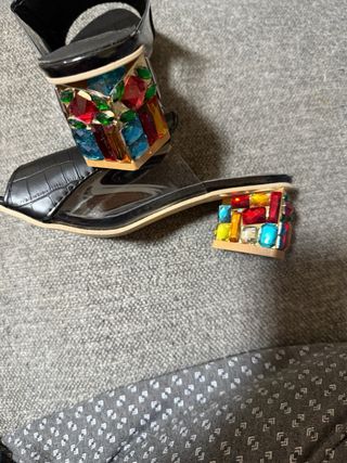 Zapatos tacón negros con pedrería talla 38 nuevos
