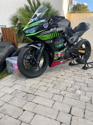 Kawasaki Ninja 400 circuito 2024
