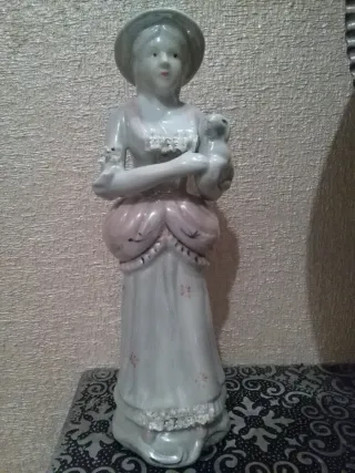 FIGURA PORCELANA