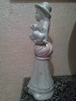 FIGURA PORCELANA