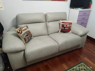 Sofá de 2 plazas beige como nuevo