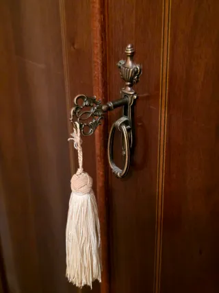 Armario y 2 Mesillas Madera Noble Raíz