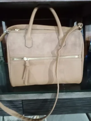 Bolso de mano y hombro beige