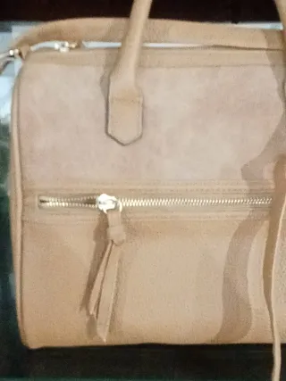 Bolso de mano y hombro beige