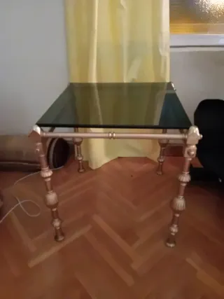 Mesita auxiliar cristal y metal dorado