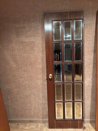 Puerta madera clásica acristalada