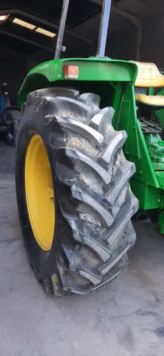 Tractor John Deere en muy buen estado,,, transferi