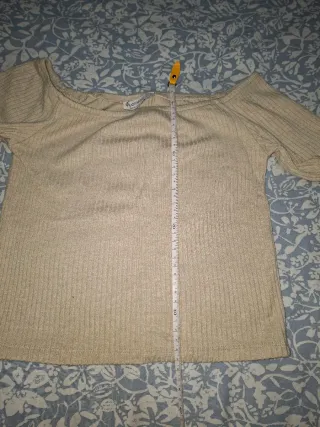 Camiseta M crema hombros descubiertos