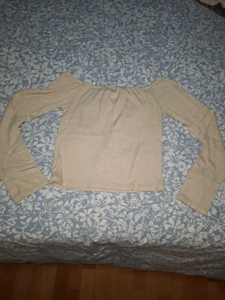 Camiseta M crema hombros descubiertos