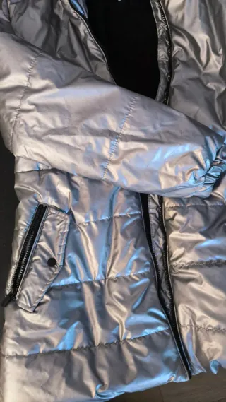 Chaquetón plateado niña
