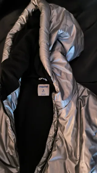 Chaquetón plateado niña