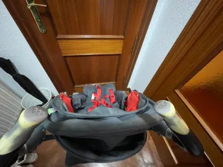 Silla de paseo McLaren gris y roja