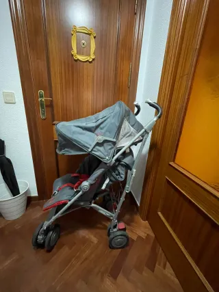 Silla de paseo McLaren gris y roja