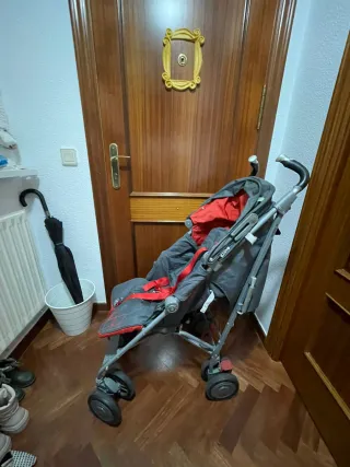 Silla de paseo McLaren gris y roja