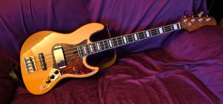 Sire Marcus Miller V5R Natural NUEVO + Extras