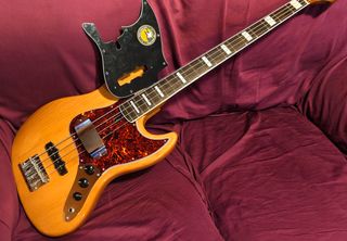 Sire Marcus Miller V5R Natural NUEVO + Extras