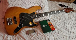 Sire Marcus Miller V5R Natural NUEVO + Extras