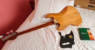 Sire Marcus Miller V5R Natural NUEVO + Extras
