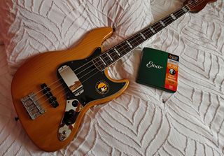 Sire Marcus Miller V5R Natural NUEVO + Extras