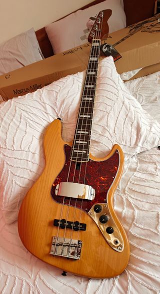 Sire Marcus Miller V5R Natural NUEVO + Extras