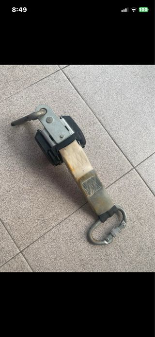 Arnés anticaídas y retráctil