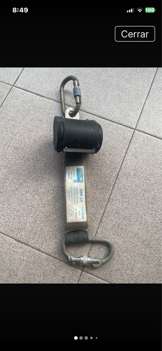 Arnés anticaídas y retráctil
