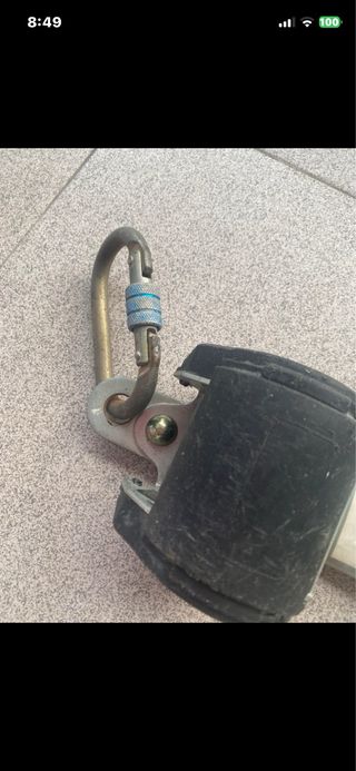 Arnés anticaídas y retráctil