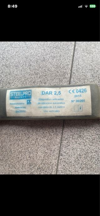 Arnés anticaídas y retráctil