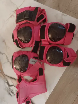 Patines rosas y morados talla 26-28 y protecciones