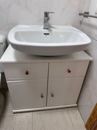 Mueble de baño blanco