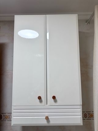 Armario de baño blanco