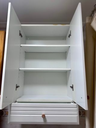 Armario de baño blanco
