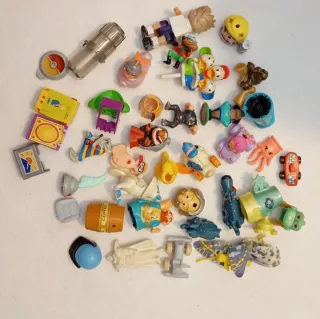 Scatola con pezzi ricambio sorpresine