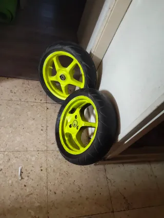 Ruedas Aerox Amarillas
