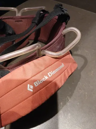 Arnés Black Diamond Momentum TalXS bolsa magnesio