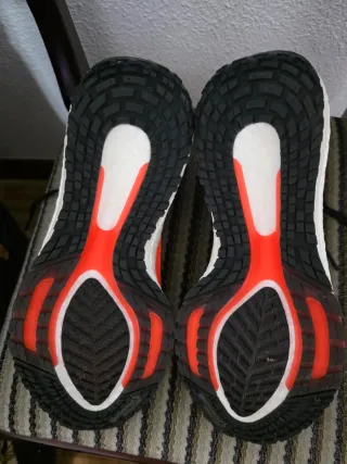 Zapatillas Adidas Negras y Naranjas