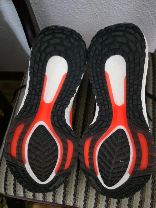 Zapatillas Adidas Negras y Naranjas