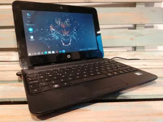 HP MINI-SSD M2 24GB-RAM 2GB-LED 10"- WINLINUX