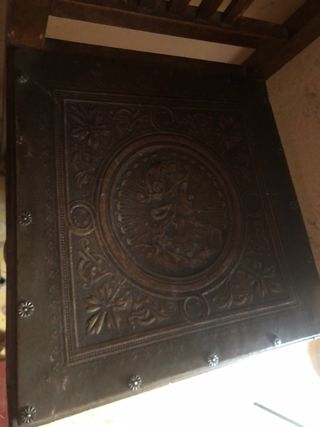 Silla antigua de cuero y madera