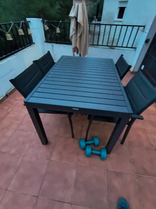 Mesa y 6 sillas Naterial exterior