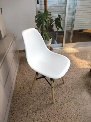 Conjunto 4 sillas estilo nórdico blanca y madera