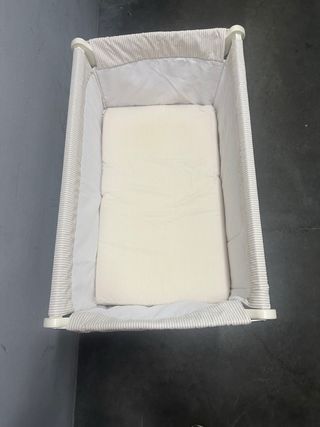 Minicuna con ruedas y osito