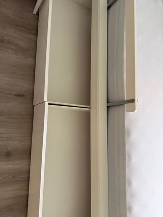 Cama individual blanca con cajones