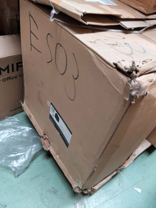 StarTech Rack Pared 12U 19" con Estante 1U