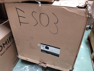 StarTech Rack Pared 12U 19" con Estante 1U