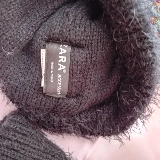 Gorro y bufanda Zara negro con detalles multicolor